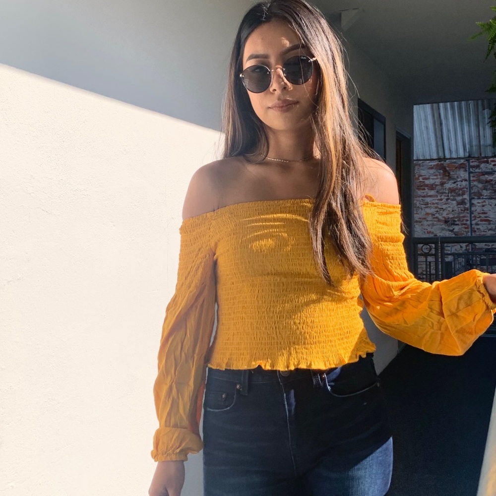 2/$15 sale  🚨 Off the shoulders yellow top